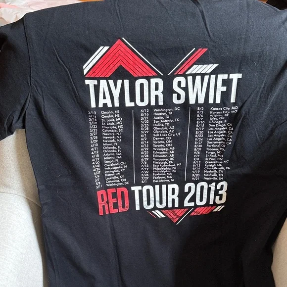 Taylor Swift Red Album Black Tee - Picture 3 of 3